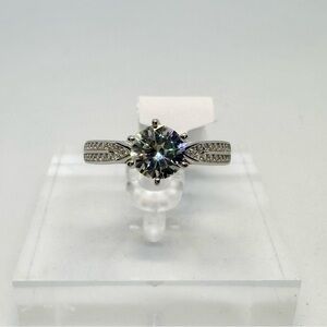 Moissanite Diamond Engagement Ring 1 Carat Round Cut Six Prong